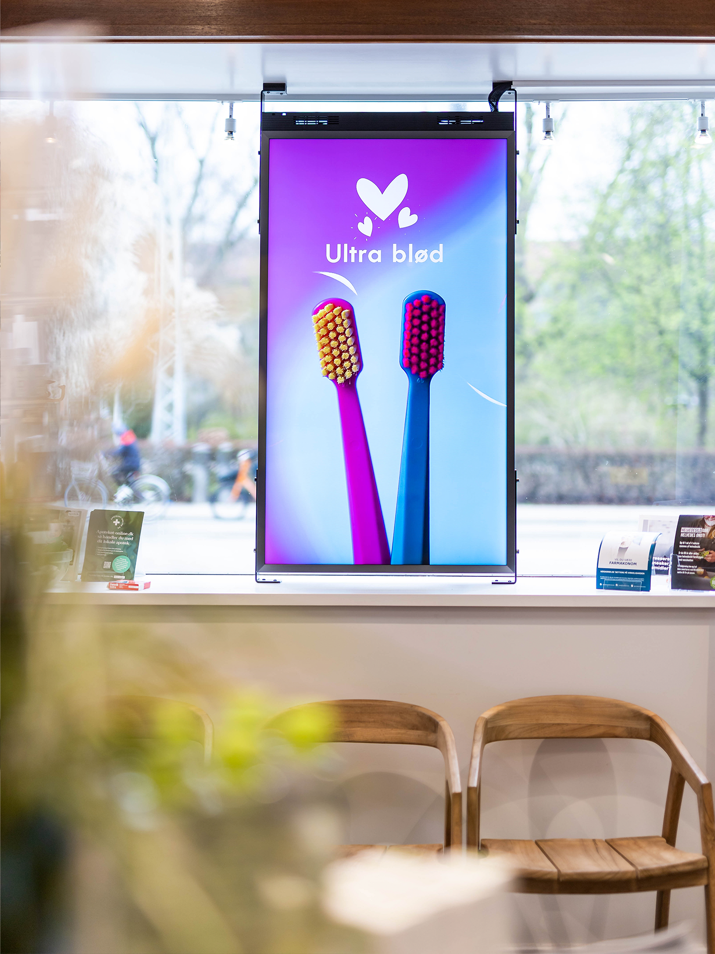 A-apotekerne har fået digital skærm til reklame