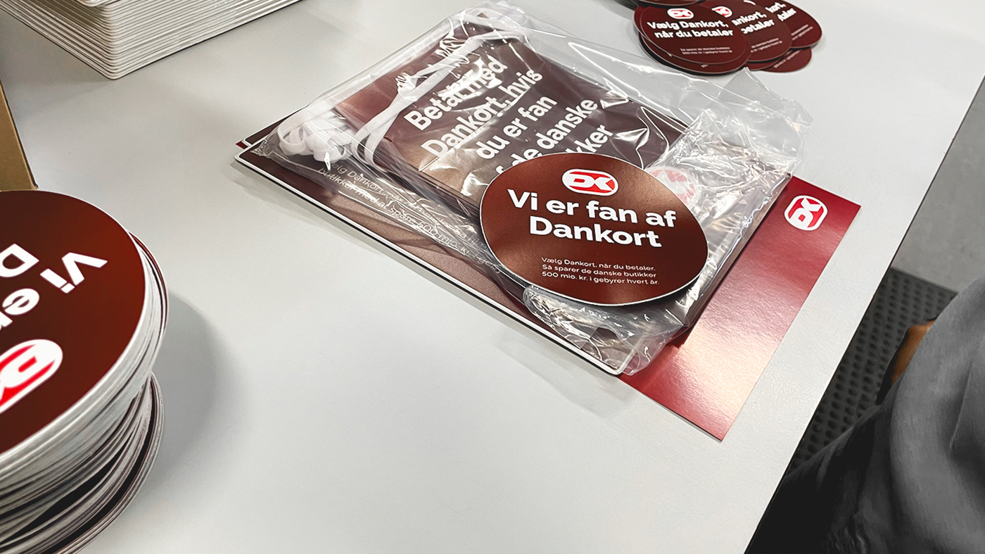 Logistisk puslespil blev løst i kampagneudrulningaf "Vi hepper på, at du betaler med Dankort"