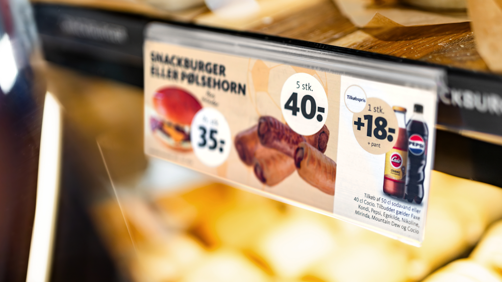 Hyldeforkanter med kampagnematerialer til OK Plus