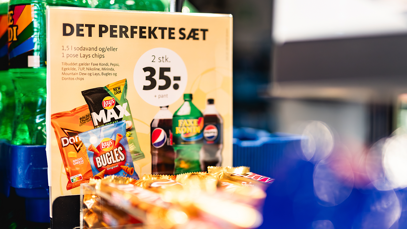 Plakat som kampagnematerialer til OK plus sommerkampagne