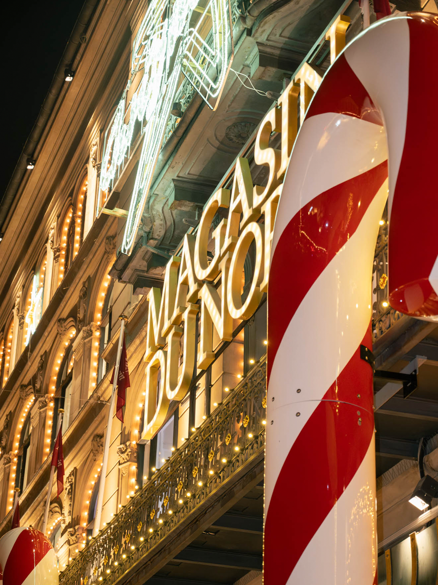 700 kg tunge Bismark stokke på facaden