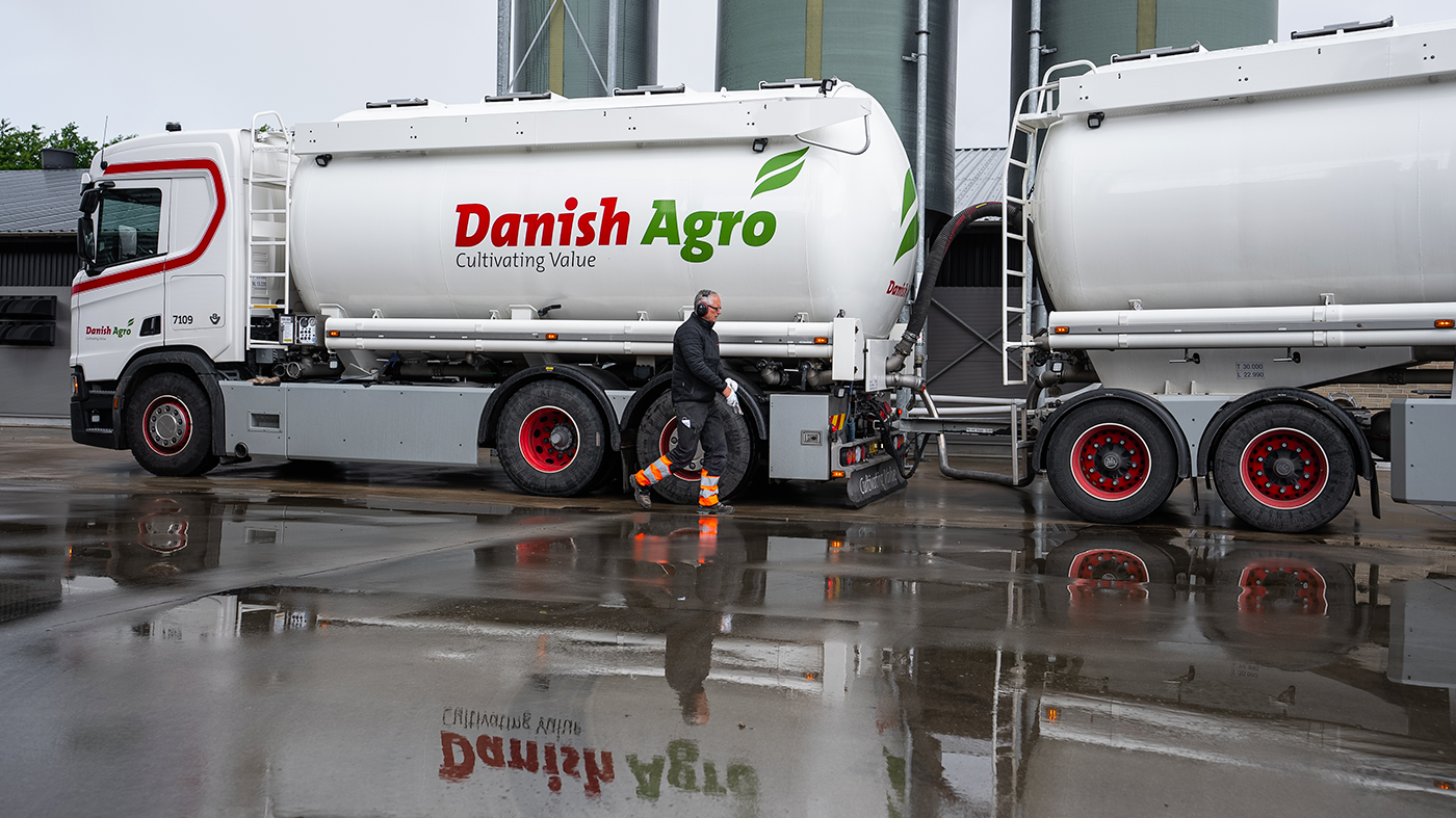 Danish Agro foliering af stor vognpark med lastbiler gjort nemt i BrandEasy