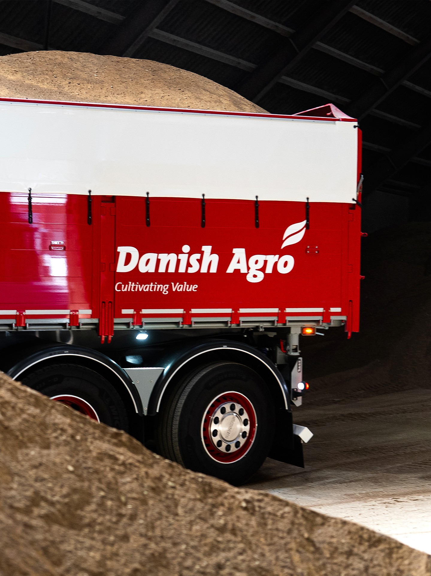 Danish Agro foliering af stor vognpark med lastbiler gjort nemt i BrandEasy