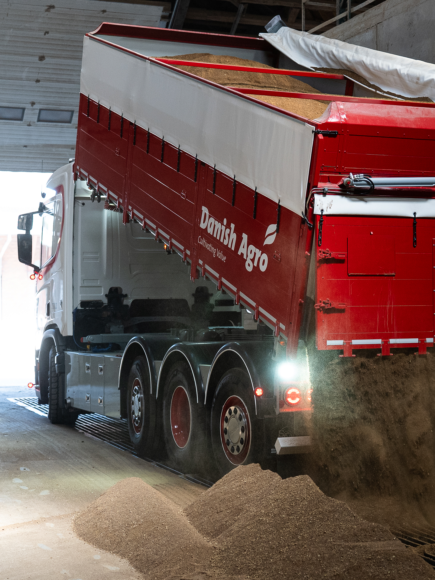 Danish Agro foliering af stor vognpark med lastbiler gjort nemt i BrandEasy