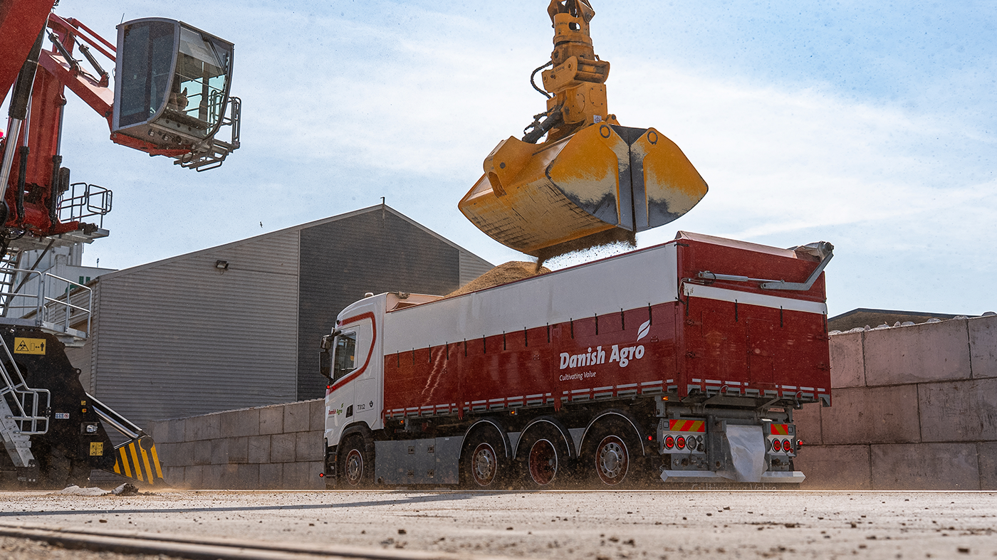 Danish Agro foliering af stor vognpark med lastbiler gjort nemt i BrandEasy
