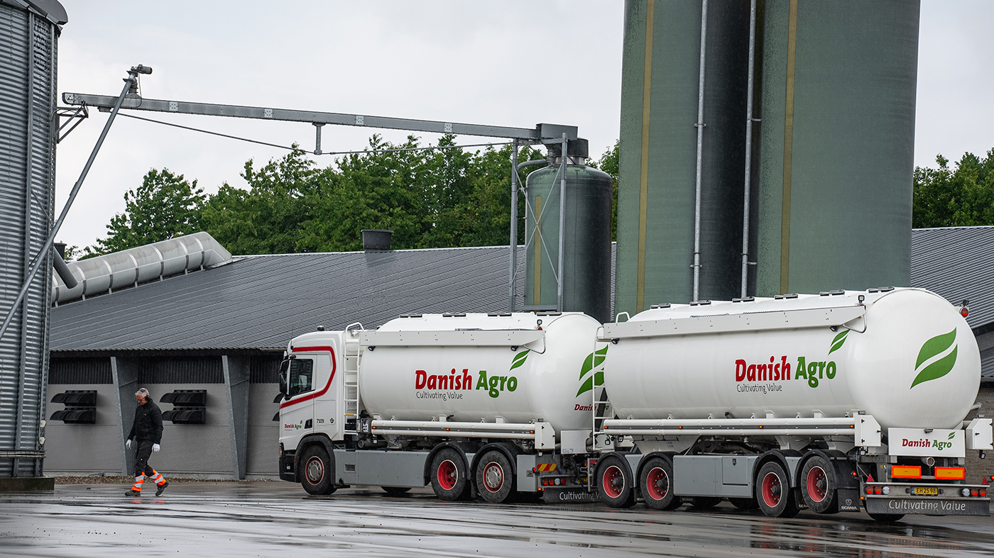 Danish Agro foliering af stor vognpark med lastbiler gjort nemt i BrandEasy