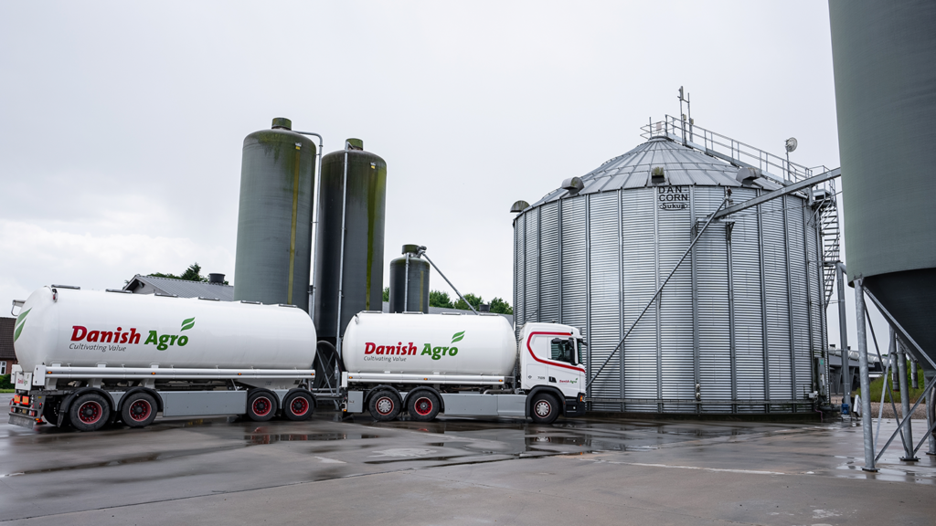 Danish Agro foliering af stor vognpark med lastbiler gjort nemt i BrandEasy