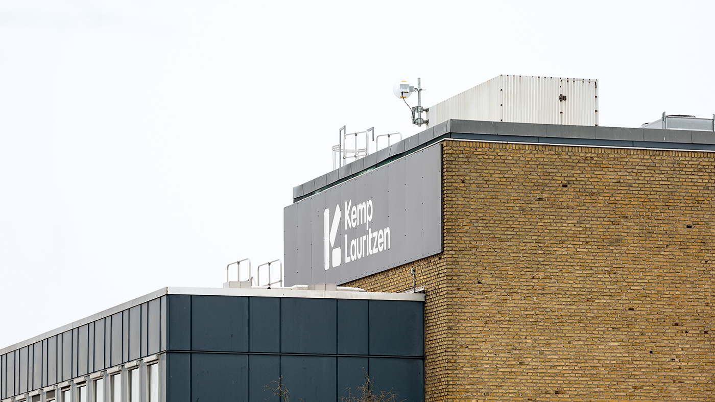 I forbindelse med Kemp & Lauritzens rebranding har alle facadeskilte fået det nye visuelle udtryk